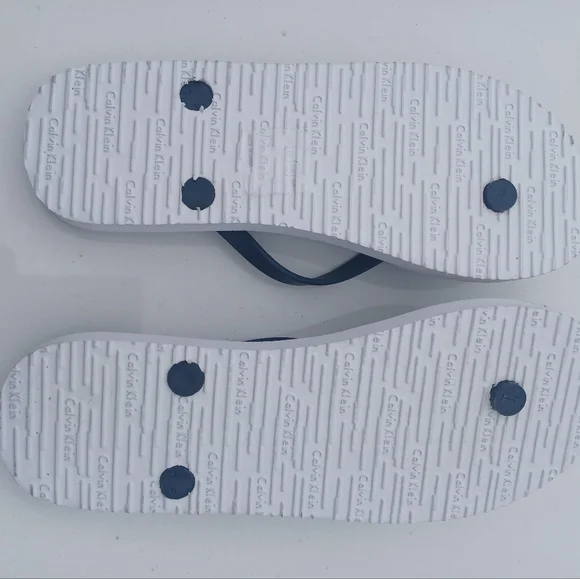 NEW CALVIN KLEIN FLIP FLOPS - Picture 3 of 3